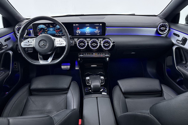 Mercedes-Benz CLA-Klasse 200 Premium Plus (SFEERVERLICHTING, PANORAMADAK, ELEKT. VERST. STOELEN, GOED ONDERHOUDEN, CAMERA)