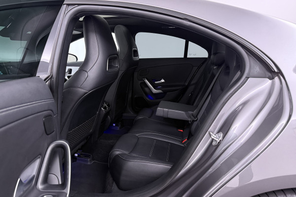 Mercedes-Benz CLA-Klasse 200 Premium Plus (SFEERVERLICHTING, PANORAMADAK, ELEKT. VERST. STOELEN, GOED ONDERHOUDEN, CAMERA)