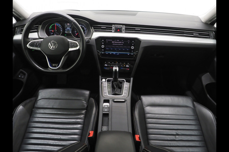 Volkswagen Passat Variant 1.4 TSI PHEV GTE | Panoramadak | Leder | Trekhaak | Massage | HUD | Keyless | Adaptive Cruise