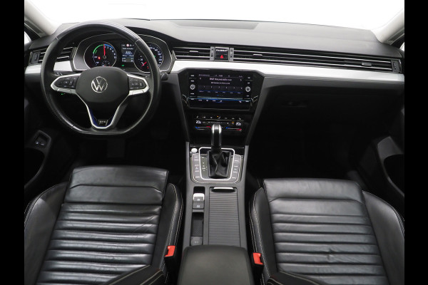 Volkswagen Passat Variant 1.4 TSI PHEV GTE | Panoramadak | Leder | Trekhaak | Massage | HUD | Keyless | Adaptive Cruise