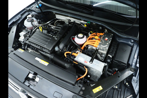Volkswagen Passat Variant 1.4 TSI PHEV GTE | Panoramadak | Leder | Trekhaak | Massage | HUD | Keyless | Adaptive Cruise