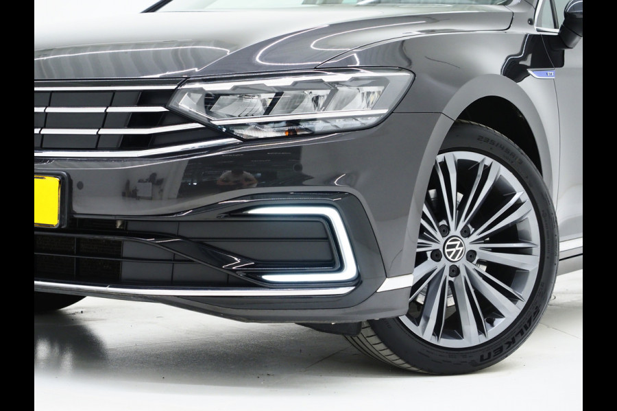 Volkswagen Passat Variant 1.4 TSI PHEV GTE | Panoramadak | Leder | Trekhaak | Massage | HUD | Keyless | Adaptive Cruise