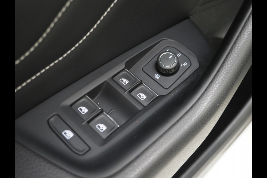 Volkswagen Passat Variant 1.4 TSI PHEV GTE | Panoramadak | Leder | Trekhaak | Massage | HUD | Keyless | Adaptive Cruise