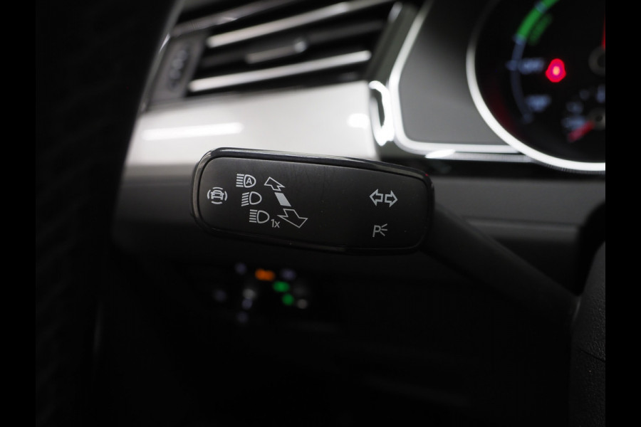 Volkswagen Passat Variant 1.4 TSI PHEV GTE | Panoramadak | Leder | Trekhaak | Massage | HUD | Keyless | Adaptive Cruise