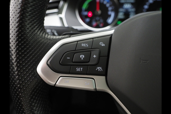 Volkswagen Passat Variant 1.4 TSI PHEV GTE | Panoramadak | Leder | Trekhaak | Massage | HUD | Keyless | Adaptive Cruise