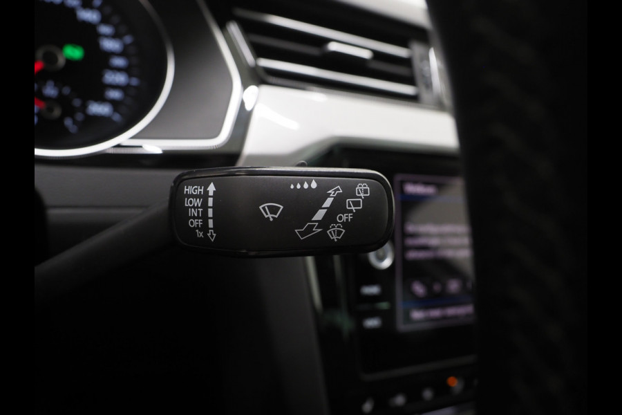 Volkswagen Passat Variant 1.4 TSI PHEV GTE | Panoramadak | Leder | Trekhaak | Massage | HUD | Keyless | Adaptive Cruise