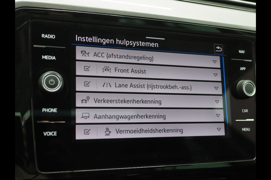 Volkswagen Passat Variant 1.4 TSI PHEV GTE | Panoramadak | Leder | Trekhaak | Massage | HUD | Keyless | Adaptive Cruise