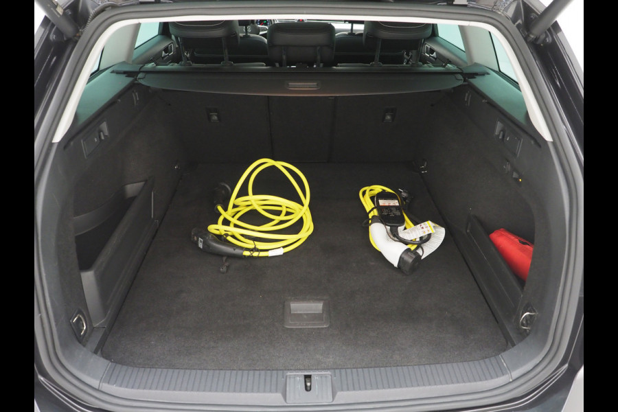 Volkswagen Passat Variant 1.4 TSI PHEV GTE | Panoramadak | Leder | Trekhaak | Massage | HUD | Keyless | Adaptive Cruise