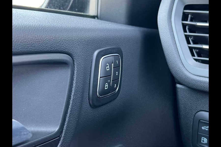 Ford Kuga Plug-In Hybrid ST-Line X PANODAK! TECHPACK! WINTERPACK!