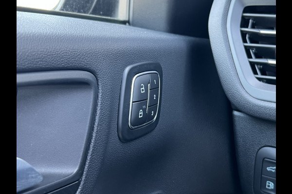Ford Kuga Plug-In Hybrid ST-Line X PANODAK! TECHPACK! WINTERPACK!