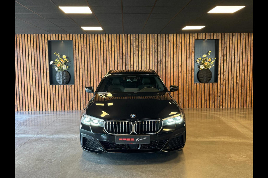 BMW 5 Serie Touring 520d Business Edition Plus / Camera / Stuurverwarming / Sfeerverlichting / Carplay / DAB / Leder
