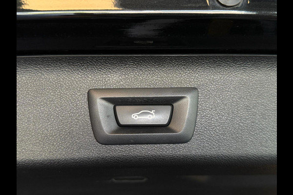 BMW 5 Serie Touring 520d Business Edition Plus / Camera / Stuurverwarming / Sfeerverlichting / Carplay / DAB / Leder