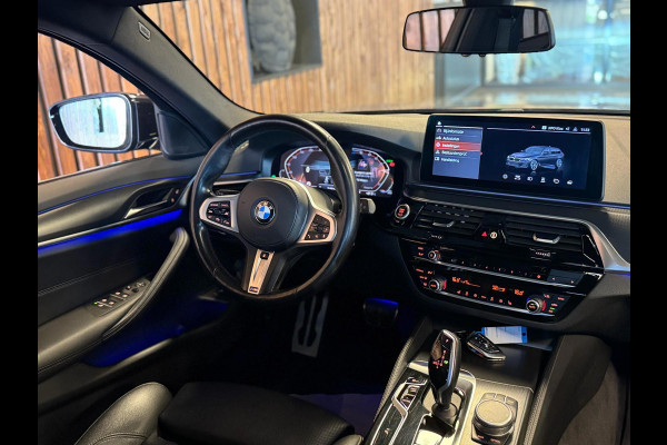 BMW 5 Serie Touring 520d Business Edition Plus / Camera / Stuurverwarming / Sfeerverlichting / Carplay / DAB / Leder