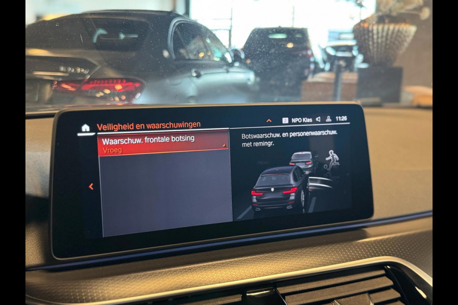BMW 5 Serie Touring 520d Business Edition Plus / Camera / Stuurverwarming / Sfeerverlichting / Carplay / DAB / Leder