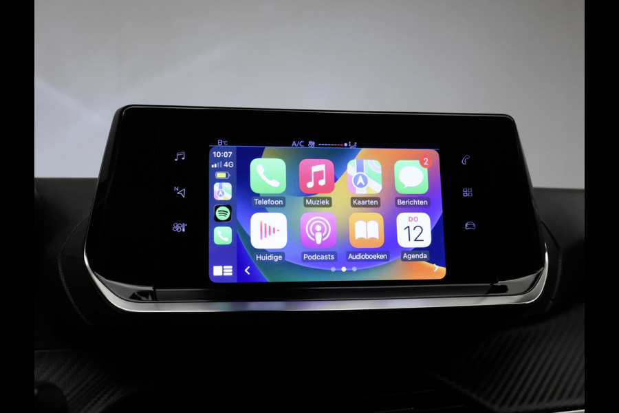 Peugeot 208 1.2 PureTech Sport (APPLE CARPLAY,NAVI,PDC,CLIMATE,CRUISE,LED,ELEKTRISCH PAKKET,SPORTSTOELEN,LM VELGEN)