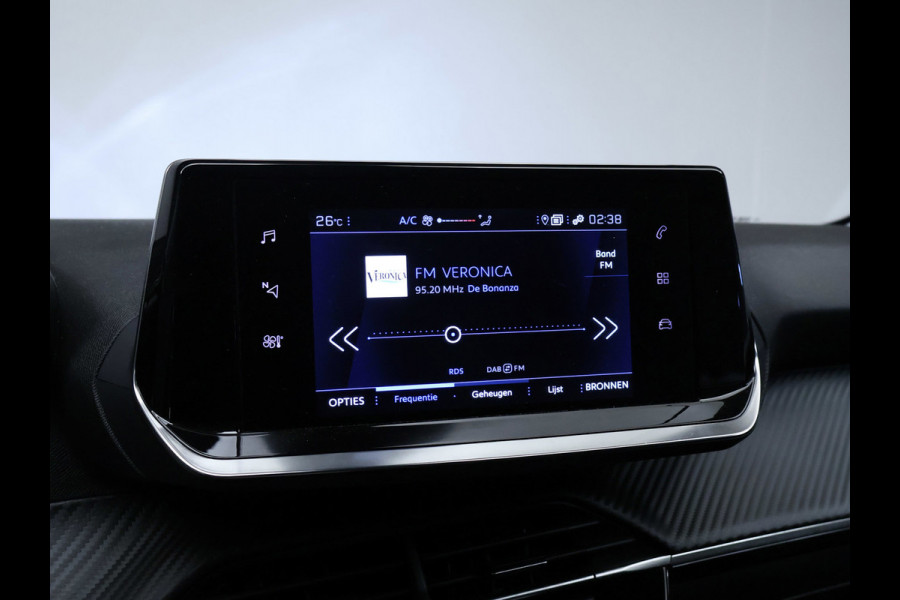 Peugeot 208 1.2 PureTech Sport (APPLE CARPLAY,NAVI,PDC,CLIMATE,CRUISE,LED,ELEKTRISCH PAKKET,SPORTSTOELEN,LM VELGEN)