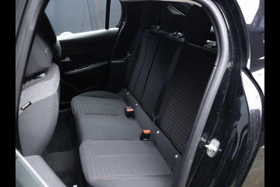 Peugeot 208 1.2 PureTech Sport (APPLE CARPLAY,NAVI,PDC,CLIMATE,CRUISE,LED,ELEKTRISCH PAKKET,SPORTSTOELEN,LM VELGEN)