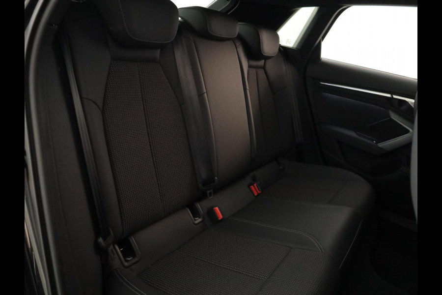 Audi A3 Sportback 40 TFSI e S edition 204 pk S-tronic | Verlengde garantie | Navigatie | Parkeersensoren (Park assist) | Achteruitrijcamera | Adaptieve cruise control | Stoelverwarming | S-Line |