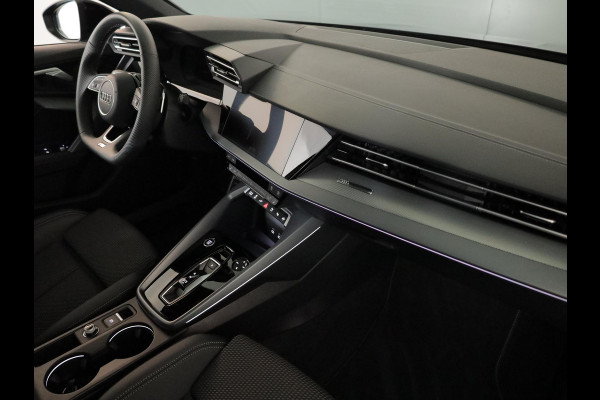 Audi A3 Sportback 40 TFSI e S edition 204 pk S-tronic | Verlengde garantie | Navigatie | Parkeersensoren (Park assist) | Achteruitrijcamera | Adaptieve cruise control | Stoelverwarming | S-Line |