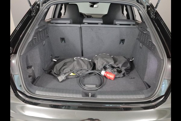 Audi A3 Sportback 40 TFSI e S edition 204 pk S-tronic | Verlengde garantie | Navigatie | Parkeersensoren (Park assist) | Achteruitrijcamera | Adaptieve cruise control | Stoelverwarming | S-Line |