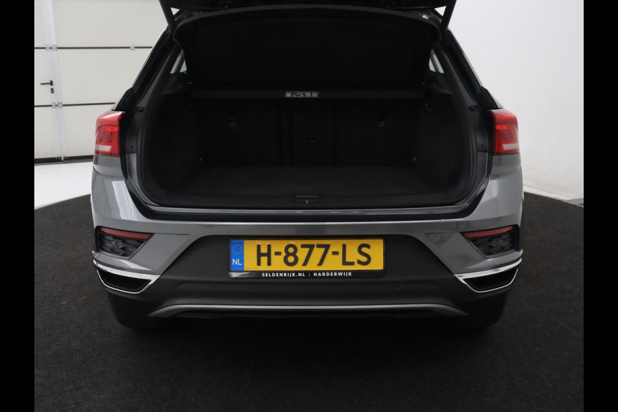 Volkswagen T-Roc 1.5 TSI Style | Trekhaak | Carplay | Adaptive cruise | Navigatie | Climate control | Parkeerhulp | Bluetooth