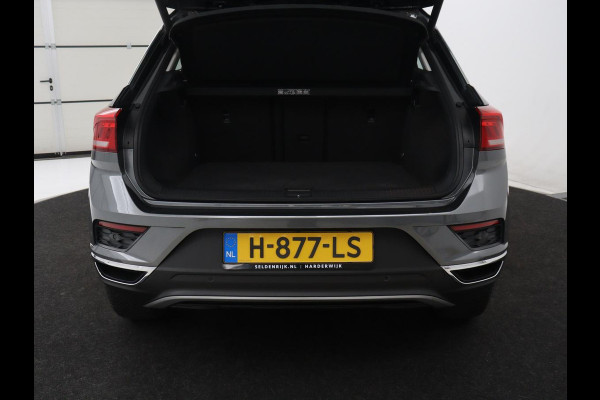 Volkswagen T-Roc 1.5 TSI Style | Trekhaak | Carplay | Adaptive cruise | Navigatie | Climate control | Parkeerhulp | Bluetooth