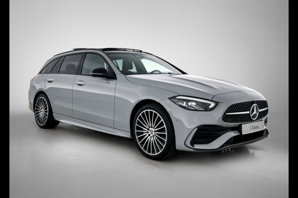 Mercedes-Benz C-Klasse Estate 300 e Business Solution AMG | Comfortpakket Plus | Parkeerpakket met 360°-camera | Nightpakket | Middenconsole metaalstructuur | Trekhaak | Panoramaschuifdak | 19" multispaaks lichtmetalen AMG-velgen | GUARD 360° Plus |