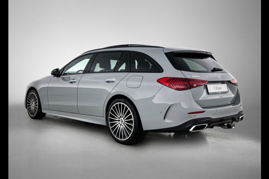 Mercedes-Benz C-Klasse Estate 300 e Business Solution AMG | Comfortpakket Plus | Parkeerpakket met 360°-camera | Nightpakket | Middenconsole metaalstructuur | Trekhaak | Panoramaschuifdak | 19" multispaaks lichtmetalen AMG-velgen | GUARD 360° Plus |