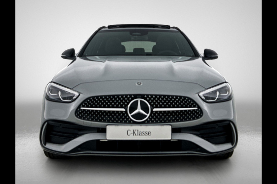 Mercedes-Benz C-Klasse Estate 300 e Business Solution AMG | Comfortpakket Plus | Parkeerpakket met 360°-camera | Nightpakket | Middenconsole metaalstructuur | Trekhaak | Panoramaschuifdak | 19" multispaaks lichtmetalen AMG-velgen | GUARD 360° Plus |