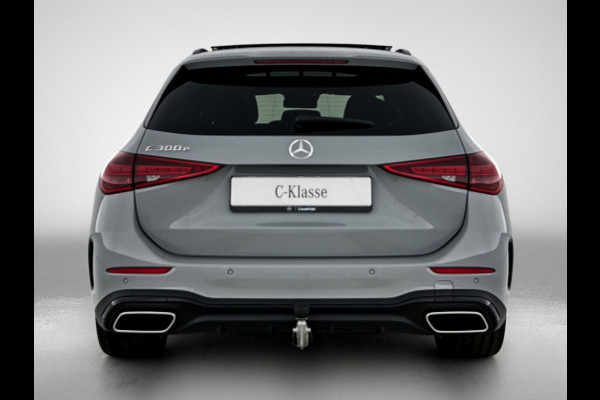 Mercedes-Benz C-Klasse Estate 300 e Business Solution AMG | Comfortpakket Plus | Parkeerpakket met 360°-camera | Nightpakket | Middenconsole metaalstructuur | Trekhaak | Panoramaschuifdak | 19" multispaaks lichtmetalen AMG-velgen | GUARD 360° Plus |