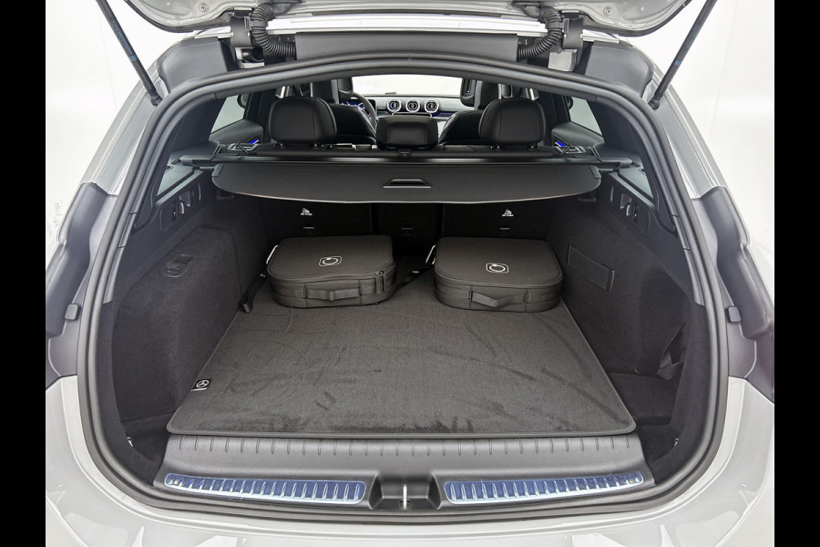 Mercedes-Benz C-Klasse Estate 300 e Business Solution AMG | Comfortpakket Plus | Parkeerpakket met 360°-camera | Nightpakket | Middenconsole metaalstructuur | Trekhaak | Panoramaschuifdak | 19" multispaaks lichtmetalen AMG-velgen | GUARD 360° Plus |