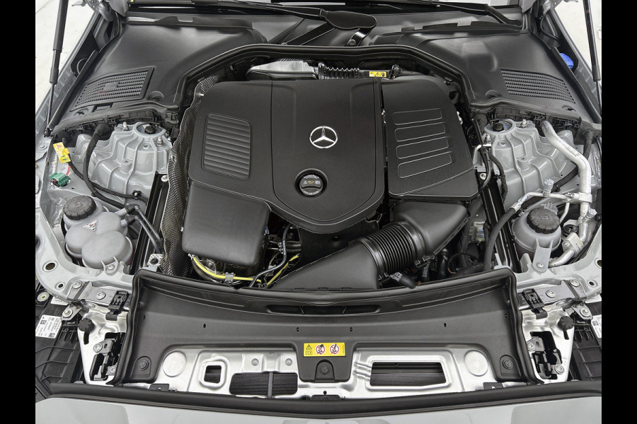 Mercedes-Benz C-Klasse Estate 300 e Business Solution AMG | Comfortpakket Plus | Parkeerpakket met 360°-camera | Nightpakket | Middenconsole metaalstructuur | Trekhaak | Panoramaschuifdak | 19" multispaaks lichtmetalen AMG-velgen | GUARD 360° Plus |