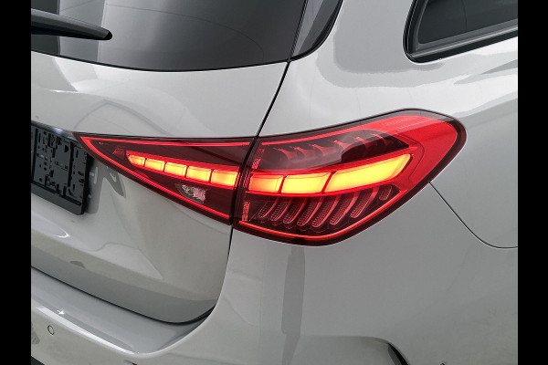 Mercedes-Benz C-Klasse Estate 300 e Business Solution AMG | Comfortpakket Plus | Parkeerpakket met 360°-camera | Nightpakket | Middenconsole metaalstructuur | Trekhaak | Panoramaschuifdak | 19" multispaaks lichtmetalen AMG-velgen | GUARD 360° Plus |
