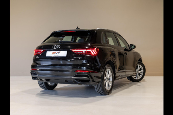Audi Q3 35 TFSI 2x S-Line edition / 150pk / Panorama dak / Dodehoek herkenning /