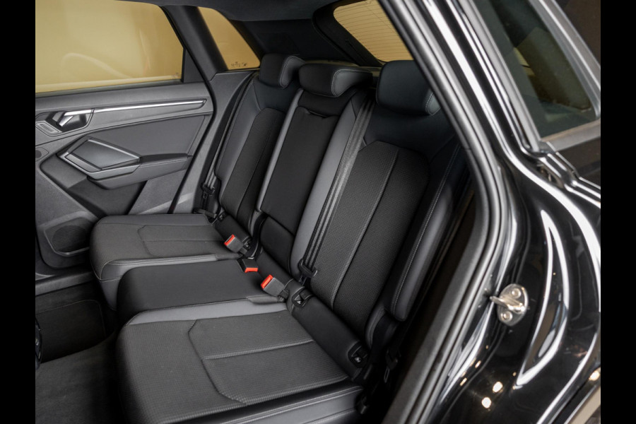 Audi Q3 35 TFSI 2x S-Line edition / 150pk / Panorama dak / Dodehoek herkenning /