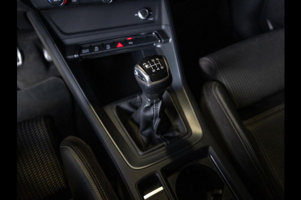 Audi Q3 35 TFSI 2x S-Line edition / 150pk / Panorama dak / Dodehoek herkenning /