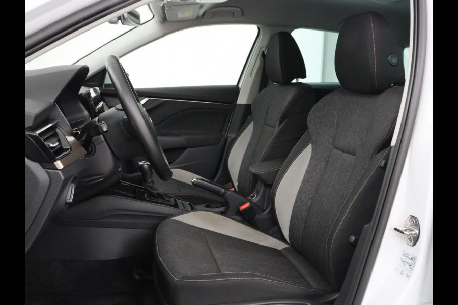 Škoda SCALA 1.0 TSI Business Edition | Stoelverwarming | Trekhaak | Camera | Virtual Cockpit | Carplay | Navigatie | Keyless | Climate control | Full LED | Cruise control | Bluetooth