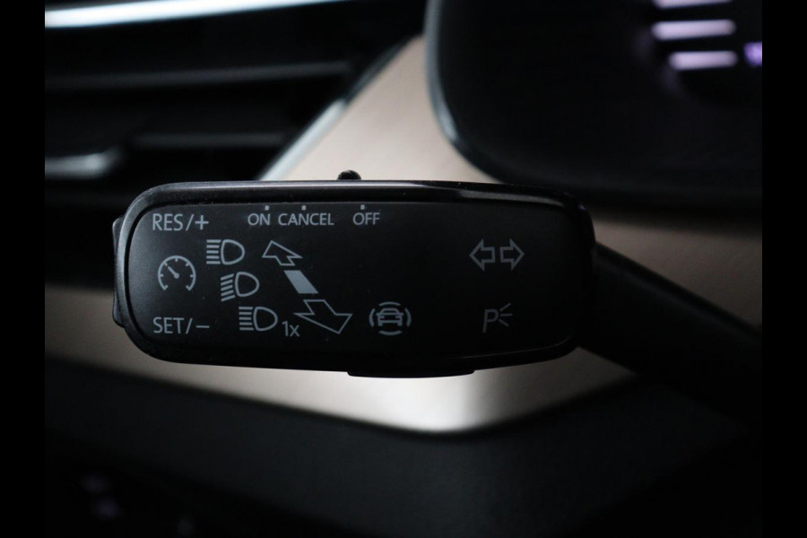 Škoda SCALA 1.0 TSI Business Edition | Stoelverwarming | Trekhaak | Camera | Virtual Cockpit | Carplay | Navigatie | Keyless | Climate control | Full LED | Cruise control | Bluetooth