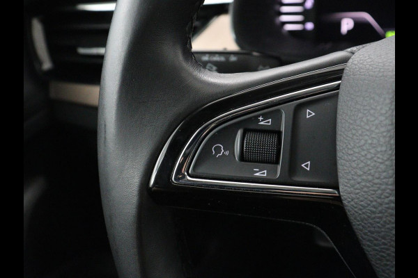 Škoda SCALA 1.0 TSI Business Edition | Stoelverwarming | Trekhaak | Camera | Virtual Cockpit | Carplay | Navigatie | Keyless | Climate control | Full LED | Cruise control | Bluetooth