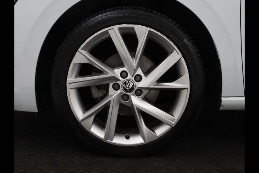 Škoda SCALA 1.0 TSI Business Edition | Stoelverwarming | Trekhaak | Camera | Virtual Cockpit | Carplay | Navigatie | Keyless | Climate control | Full LED | Cruise control | Bluetooth