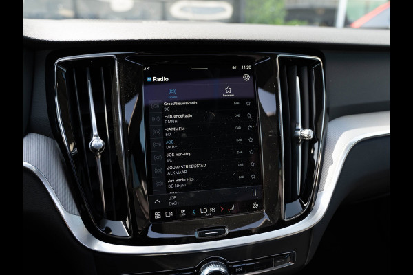 Volvo V60 2.0 T6 PHEV 350PK AWD Plus Dark |100% | Pano | Surround View | H/K Sound