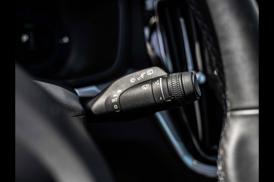 Volvo V60 2.0 T6 PHEV 350PK AWD Plus Dark |100% | Pano | Surround View | H/K Sound