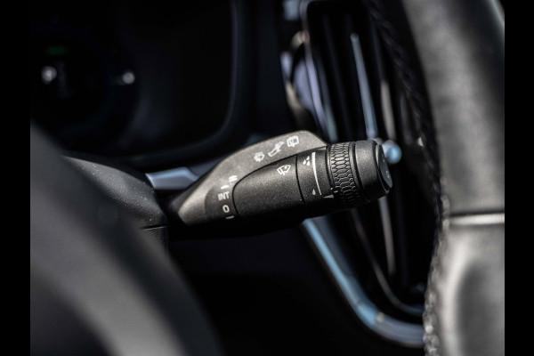 Volvo V60 2.0 T6 PHEV 350PK AWD Plus Dark |100% | Pano | Surround View | H/K Sound