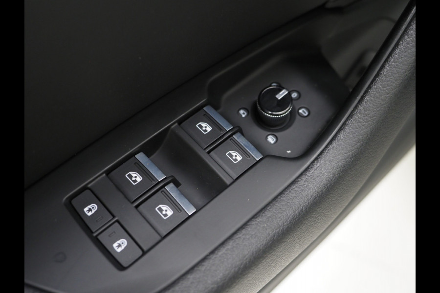 Audi A6 Avant 55 TFSI e quattro Competition Full Black | Keyless | Trekhaak | Adaptive Cruise | Stoelverwarming | Zwarte Hemel | Carplay