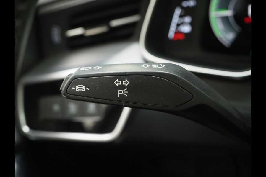 Audi A6 Avant 55 TFSI e quattro Competition Full Black | Keyless | Trekhaak | Adaptive Cruise | Stoelverwarming | Zwarte Hemel | Carplay
