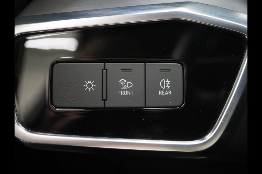 Audi A6 Avant 55 TFSI e quattro Competition Full Black | Keyless | Trekhaak | Adaptive Cruise | Stoelverwarming | Zwarte Hemel | Carplay