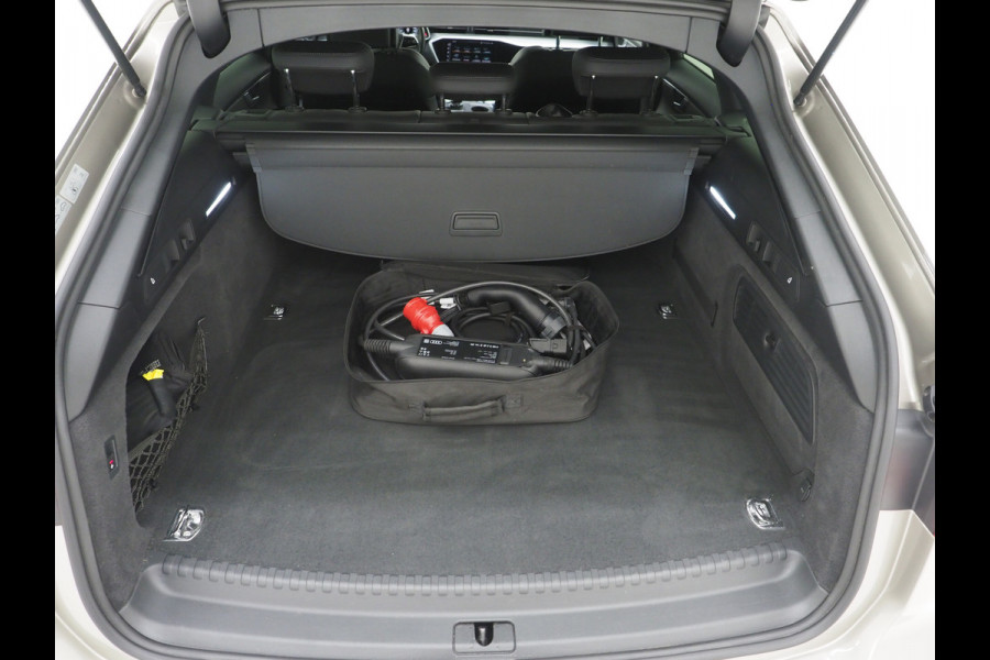 Audi A6 Avant 55 TFSI e quattro Competition Full Black | Keyless | Trekhaak | Adaptive Cruise | Stoelverwarming | Zwarte Hemel | Carplay