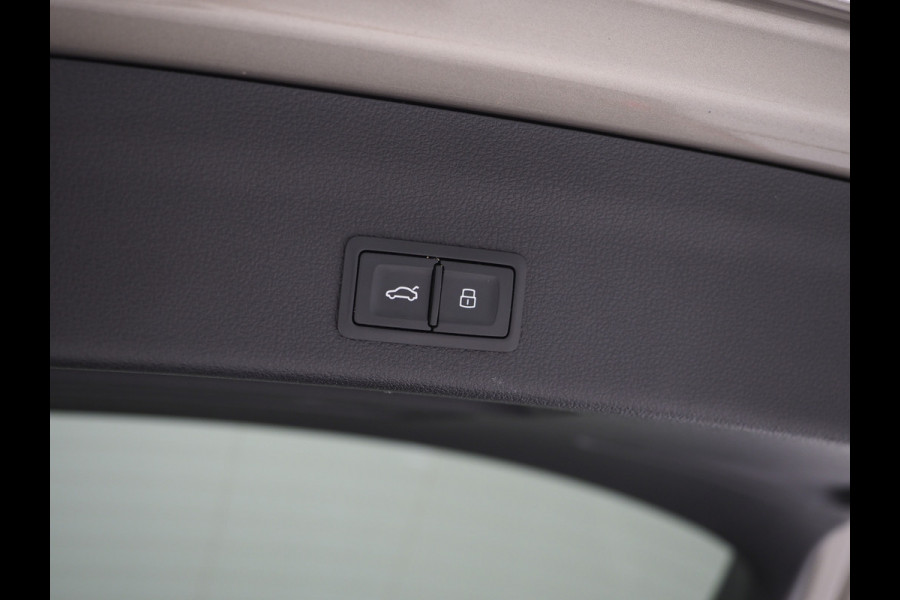 Audi A6 Avant 55 TFSI e quattro Competition Full Black | Keyless | Trekhaak | Adaptive Cruise | Stoelverwarming | Zwarte Hemel | Carplay