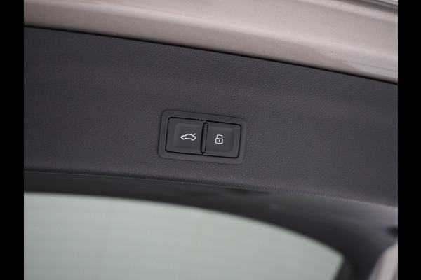 Audi A6 Avant 55 TFSI e quattro Competition Full Black | Keyless | Trekhaak | Adaptive Cruise | Stoelverwarming | Zwarte Hemel | Carplay
