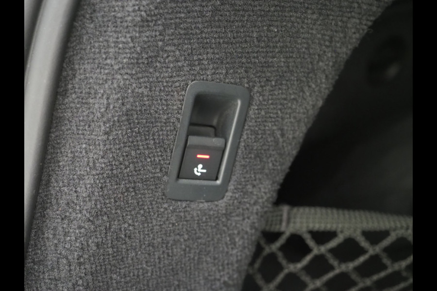 Audi A6 Avant 55 TFSI e quattro Competition Full Black | Keyless | Trekhaak | Adaptive Cruise | Stoelverwarming | Zwarte Hemel | Carplay